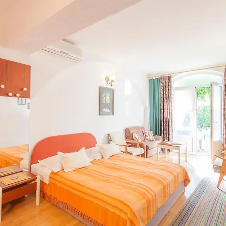 בית הארחה Garden & 3*