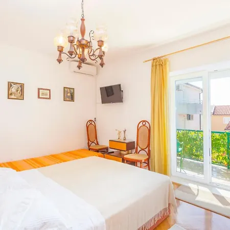 Guest house Garden & Makarska
