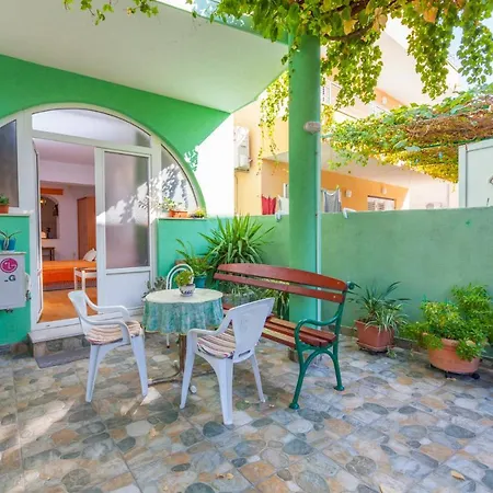 Guest house Garden & Makarska