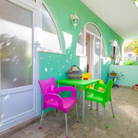 Garden & Guest house Makarska