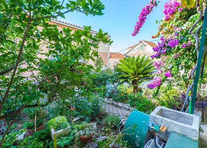 Gostinjska kuća Garden & 3*