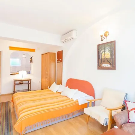 Garden & Πανσιόν