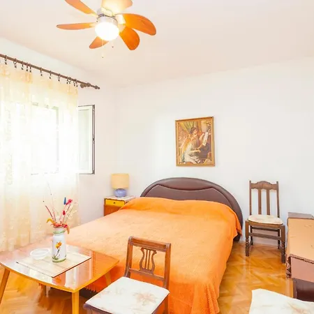 Garden & 3* מאקרסקה