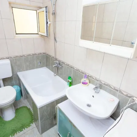 Garden & 3* מאקרסקה