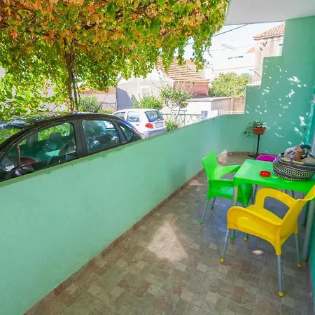 Garden & בית הארחה 3*